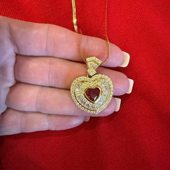Stauer Cupid heart pendant & chain. Stunning - Picture 9 of 11